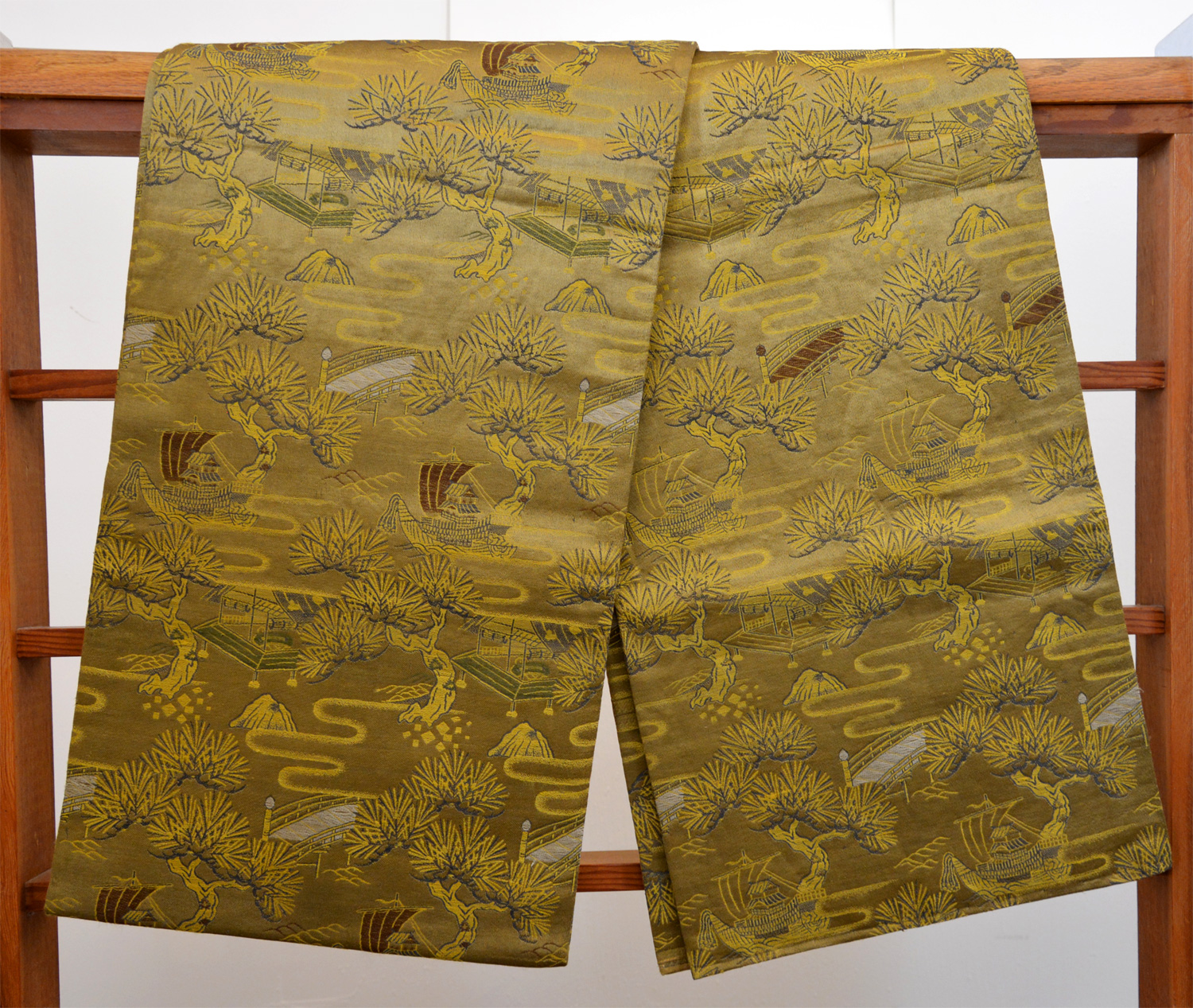 Obi - Gold with Pine, Hut & Treasure Ship Pattern: Renbrown