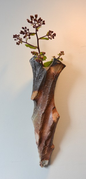 ATARASHI Manabu - Iga Wall Hanging Flower Vase